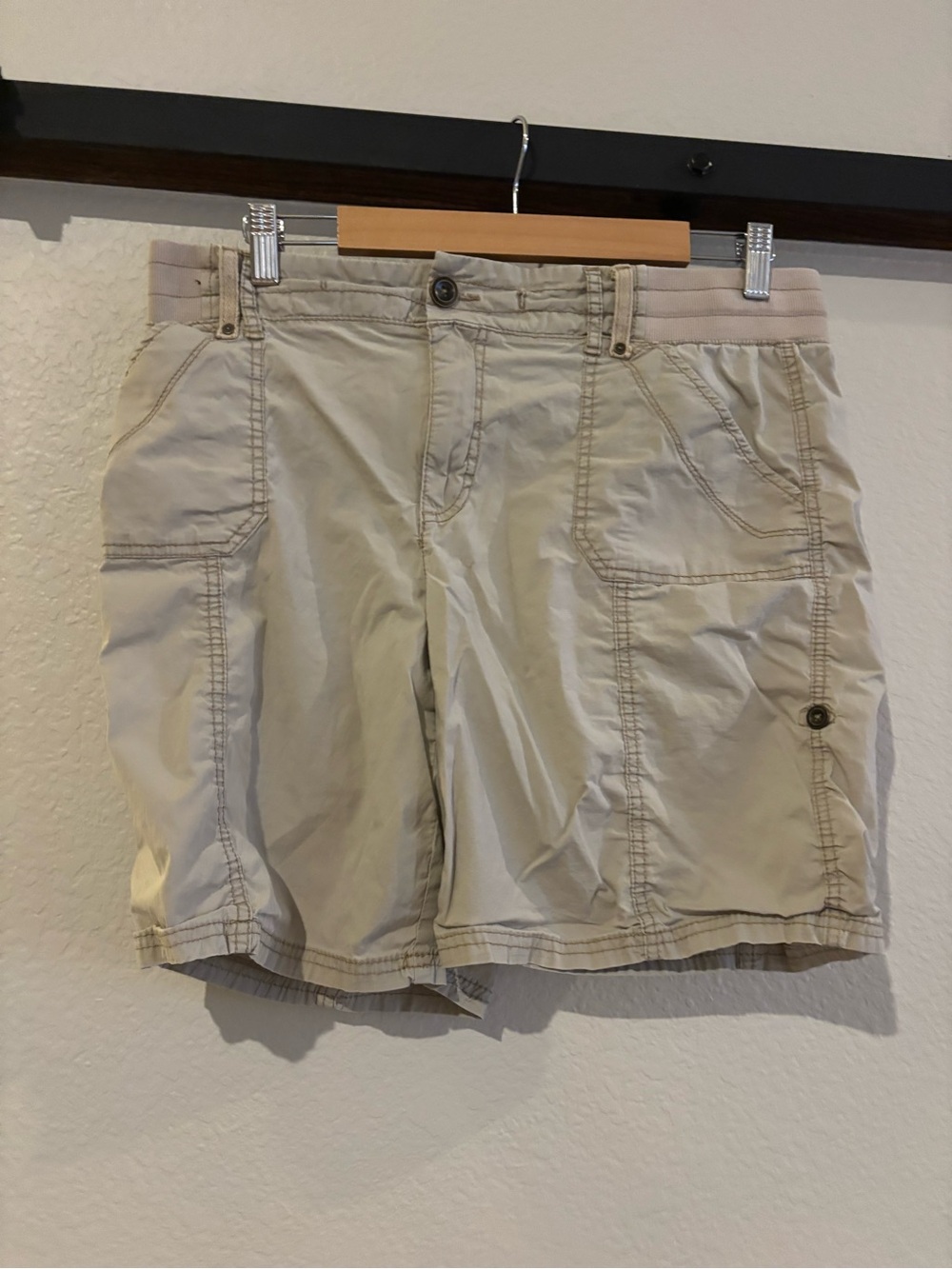 Khakis & Company Women’s Beige Cargo Shorts Hiking with Utility Pockets 14